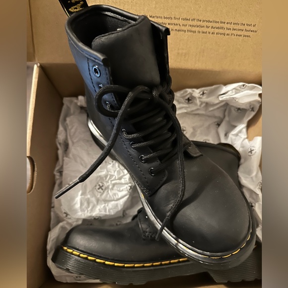 DR. MARTENS CHILD BOOTS - BRAND NEW - Picture 3 of 5